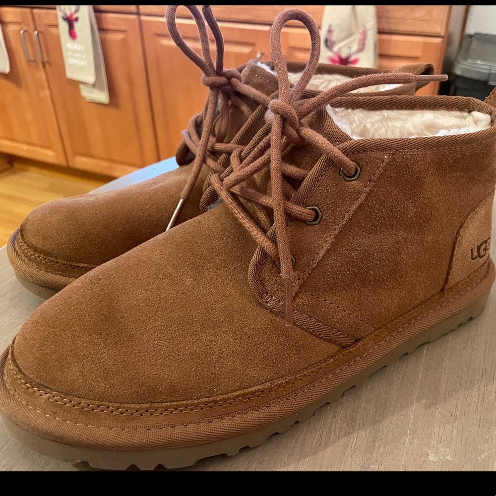 UGG LIKE NEW NEUMEL BOOTS SIZE 8